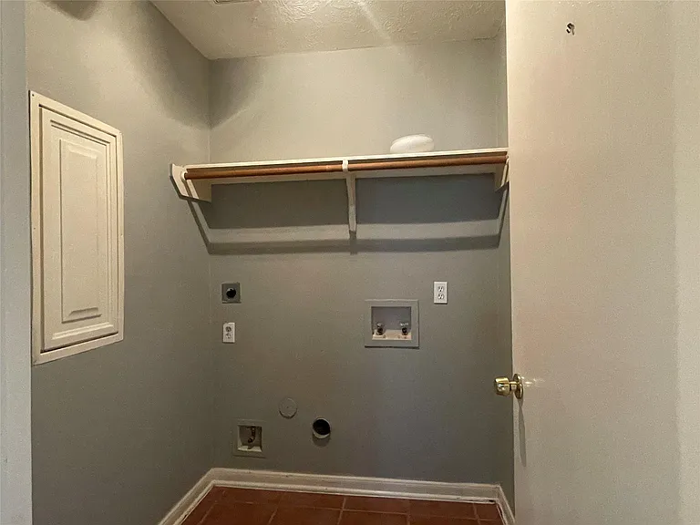 811 Forest Hillside Ln — Photo 27