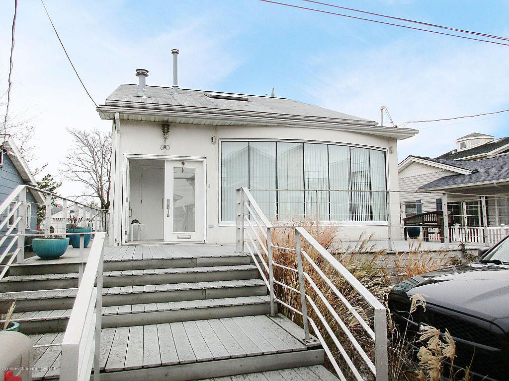 60 Tioga Walk, Breezy Point, NY 11697 Zillow