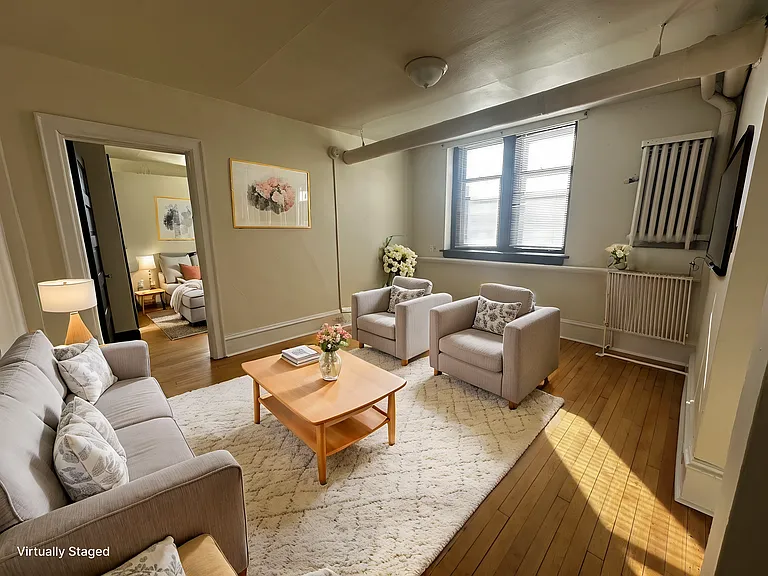818 W Franklin Ave — Photo 1
