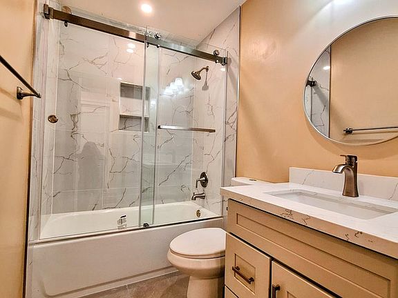3rd image of 890 Burbank Dr APT 1