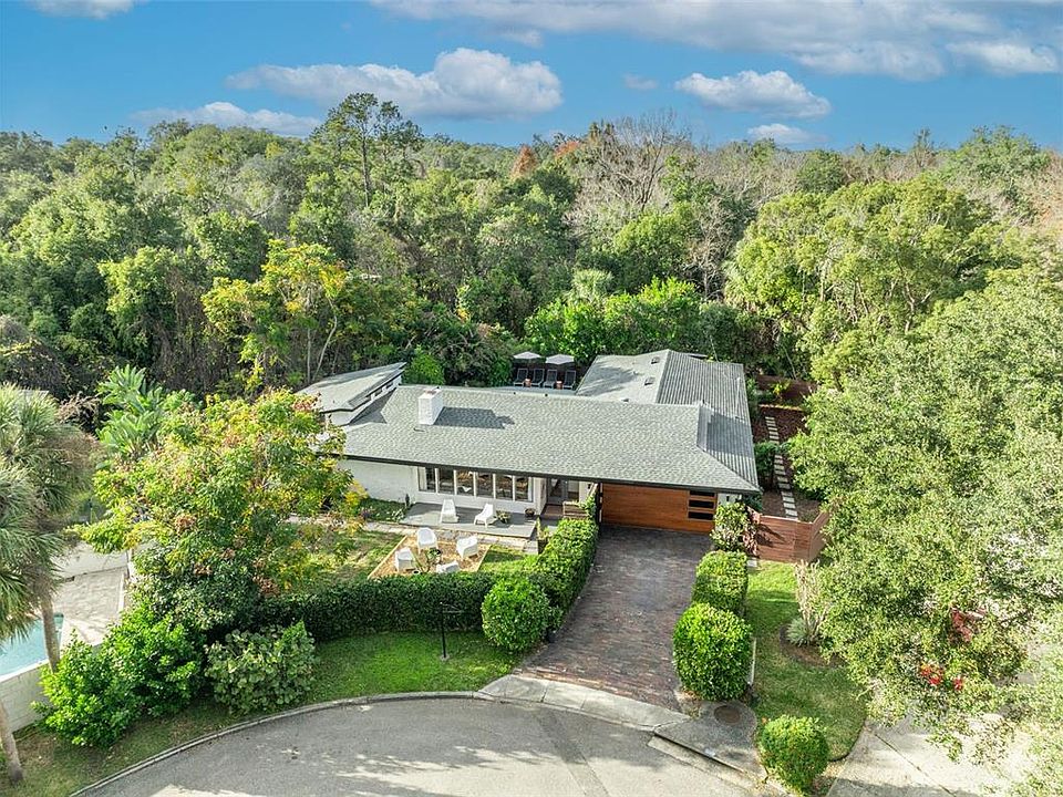 1st image of 821 WOODS COURT