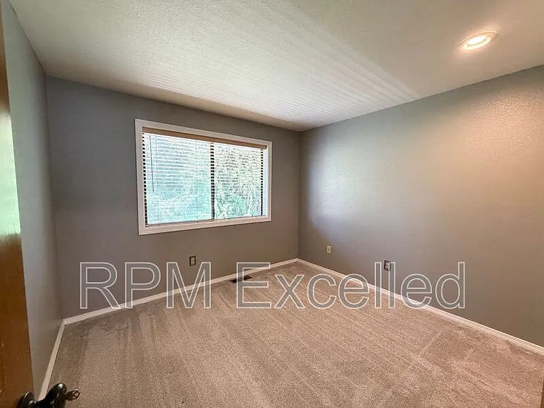 4925 Mill Pond Dr SE — Photo 16