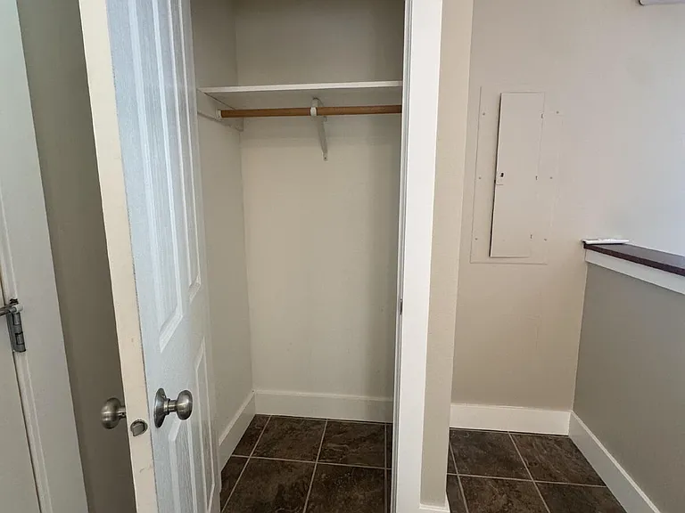 285 Browne St — Photo 12
