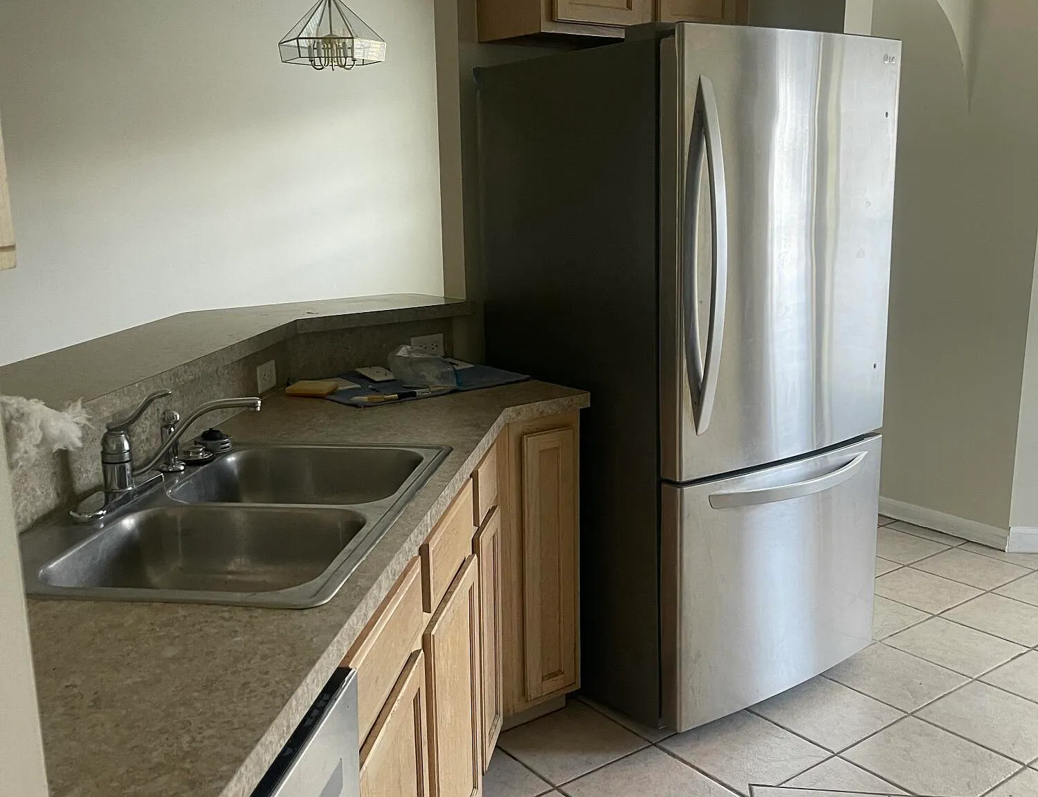 3 bed, 2.0 bath, 1402 sqft, $1,825 — Photo 2