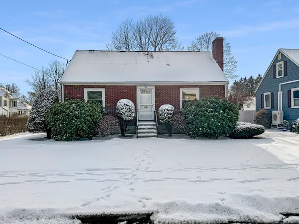 34 Albert St #1, Waltham, MA 02453