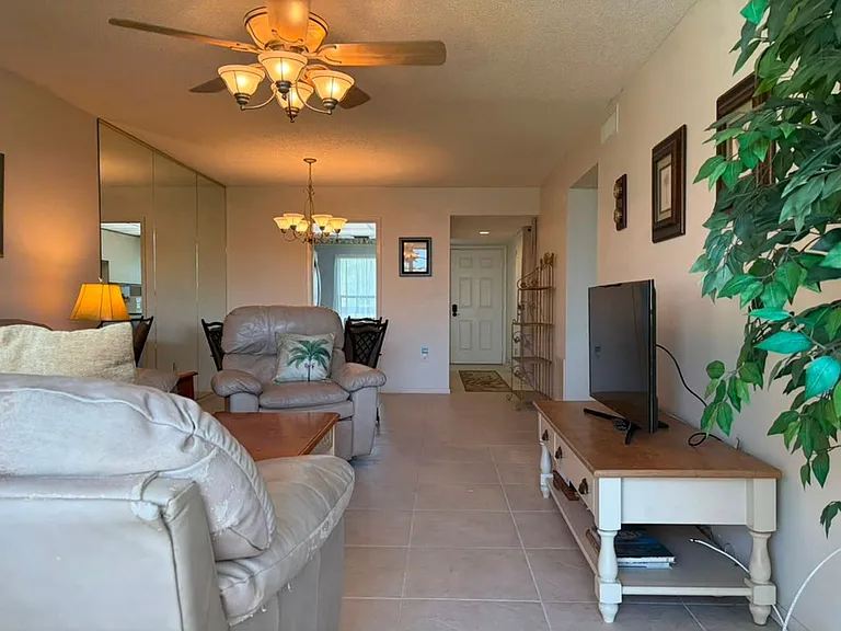 1324 Pasadena Ave S #206 — Photo 7