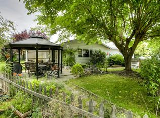 2114 Delta Waters Rd, Medford, OR 97504