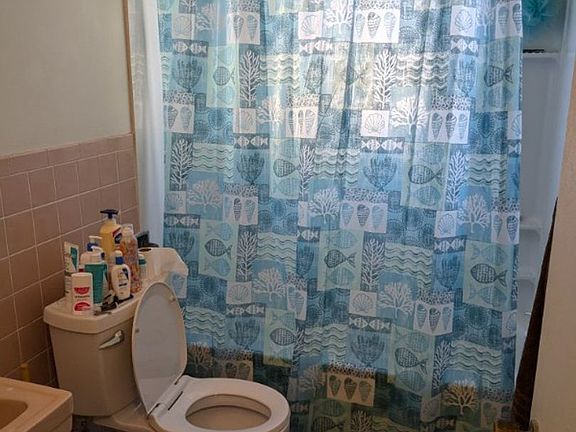 3rd image of 1015 W Benton St #62