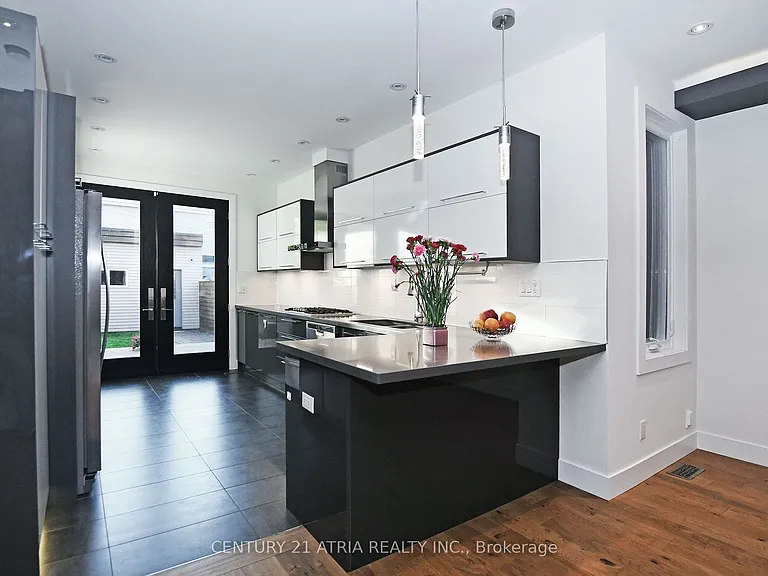 10 Palmerston Ave — Photo 14