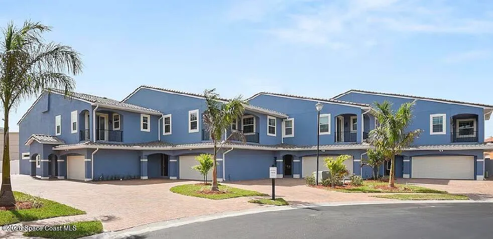 3 bed, 2.5 bath, 2314 sqft, $3,600 — Photo 1