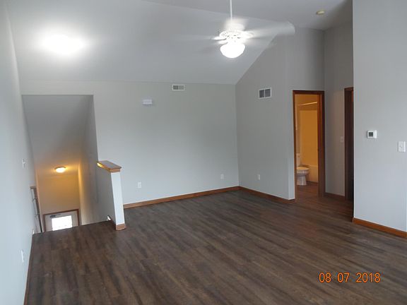 4th image of 2401 Beech St APT 2