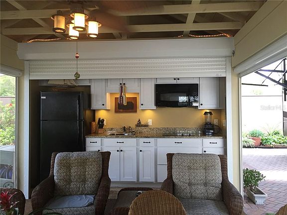 5th image of 6939 Amanda Vista Cir