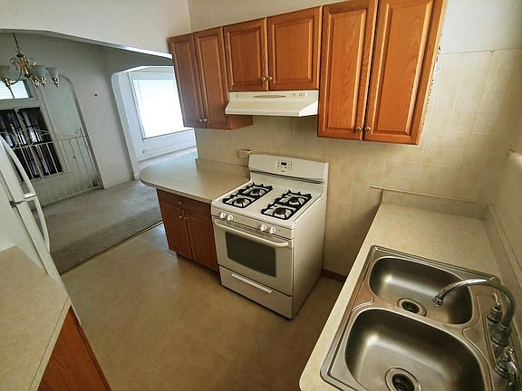 3rd image of 5805 W Barry Ave #1E