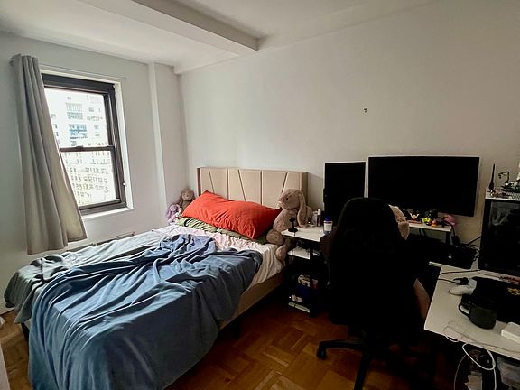 4th image of 135 E 54th St APT 16F