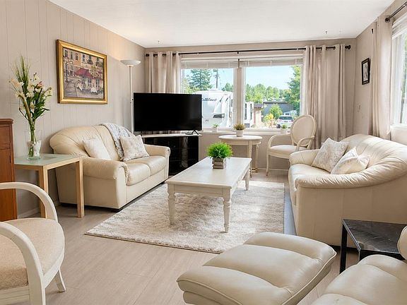 3rd image of 2625 Mansfield Dr #6