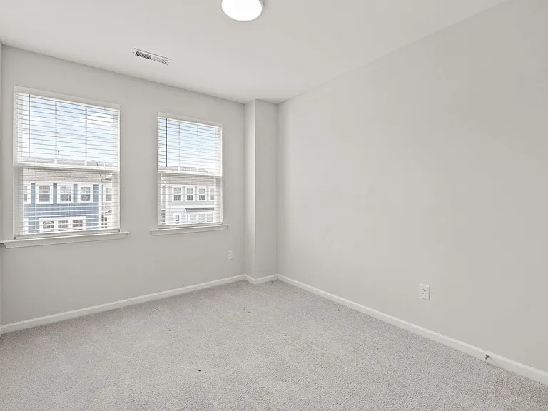 1221 Commack Dr — Photo 32