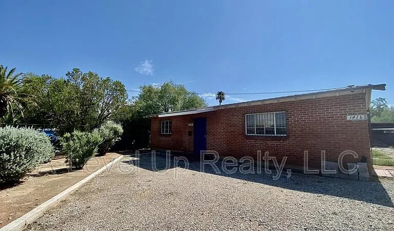 1418 N Jones Blvd — Photo 1