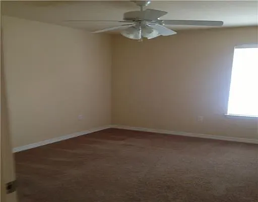 3 bed, 1022 sqft, $1,600 — Photo 2