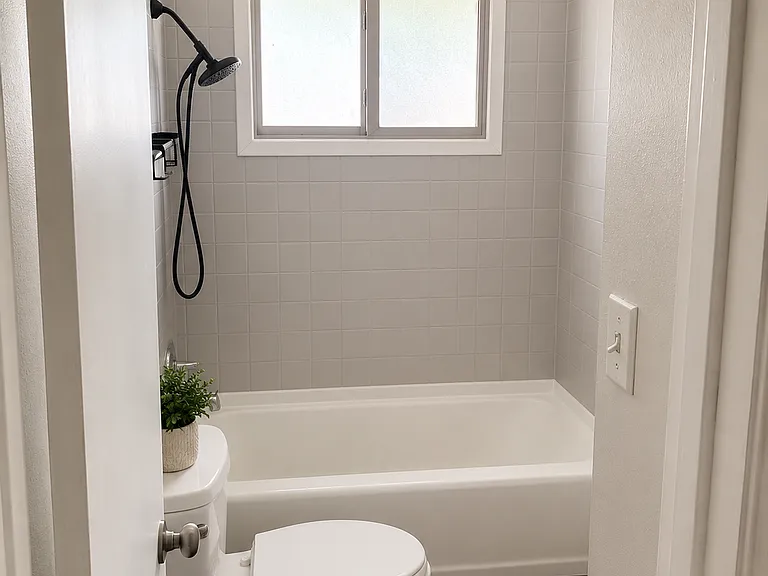 10612 Snow Heights Blvd NE — Photo 5