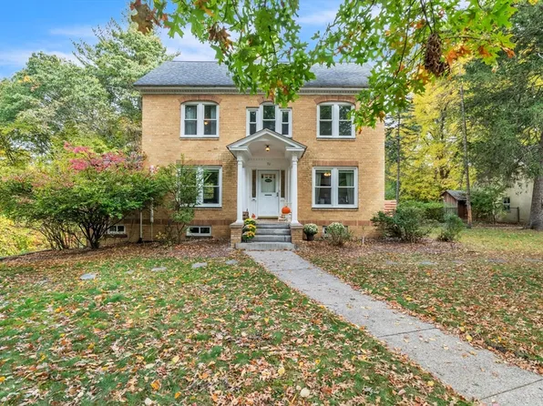 70 Sunset Ln, Longmeadow, MA 01106