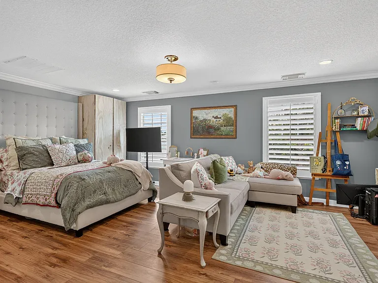 10542 SW Westlawn Blvd — Photo 50