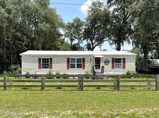 102 Compton St, Interlachen, FL 32148