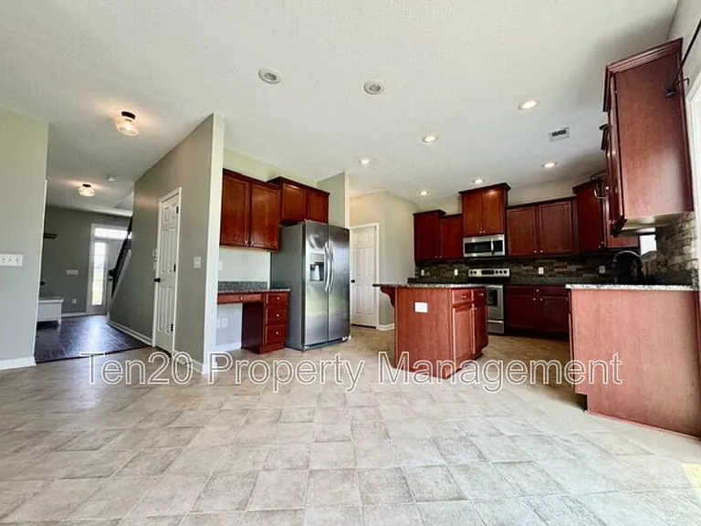 9708 Yellow Pine Rd — Photo 7