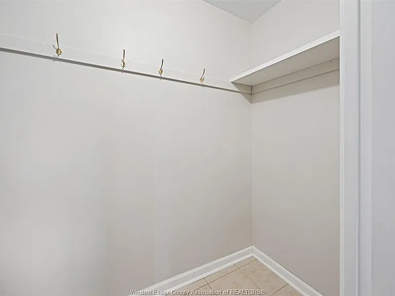 3950 Wyandotte St E #306 — Photo 13