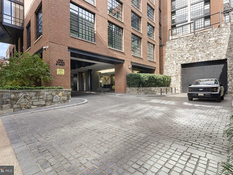 3303 Water St NW #4B — Photo 3