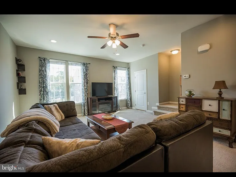 18 Tavern Ln — Photo 6