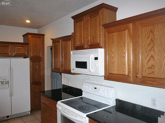 4th image of 2405 Willowdale Dr