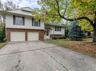 8828 Marty Ln, Overland Park, KS 66212