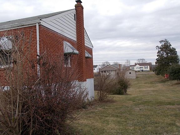 5th image of 220 Fleming Ave NE