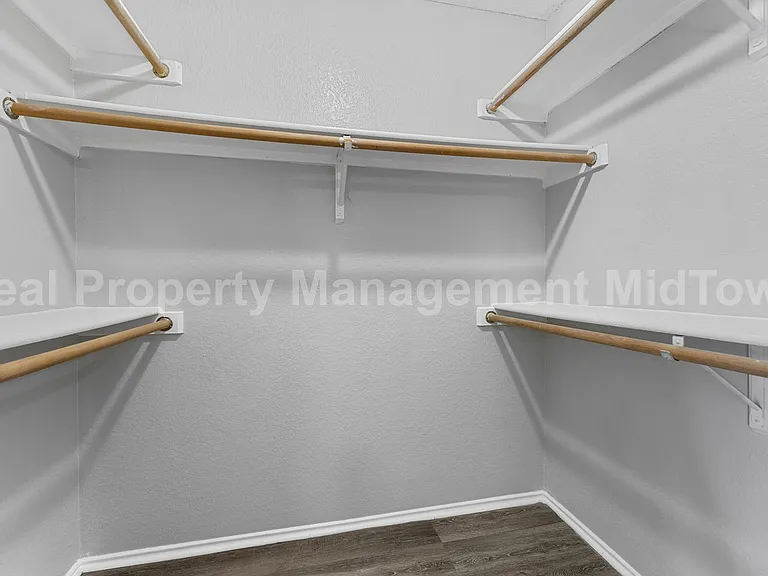 6100 Wall St — Photo 16