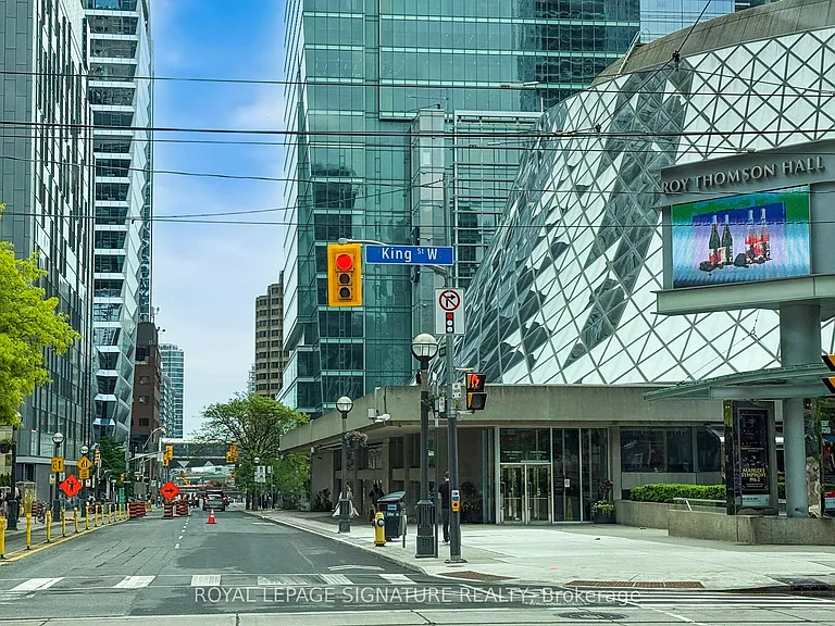 224 King St W #1406 — Photo 23