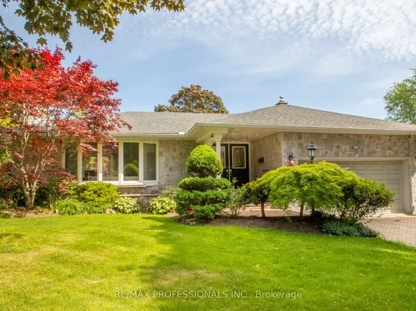109 Princess Margaret Blvd, Toronto, ON M9B 2Z2