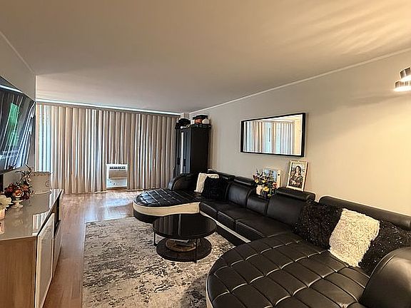 5th image of 2928 W 5th St APT 3T
