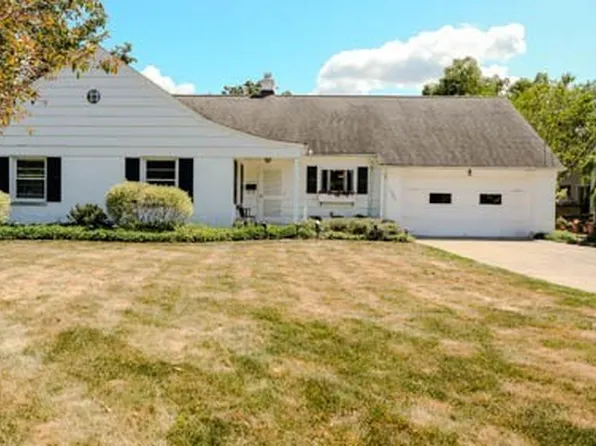 1983 Wynwood Dr, Rocky River, OH 44116