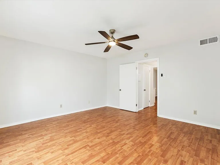 505 W 7th St #313 — Photo 14