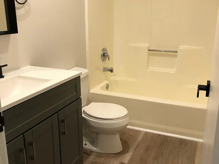 3884 Staffordshire Ln — Photo 5