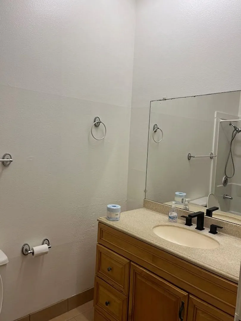 Orchid Manor Studio - Lease Pending — Photo 4