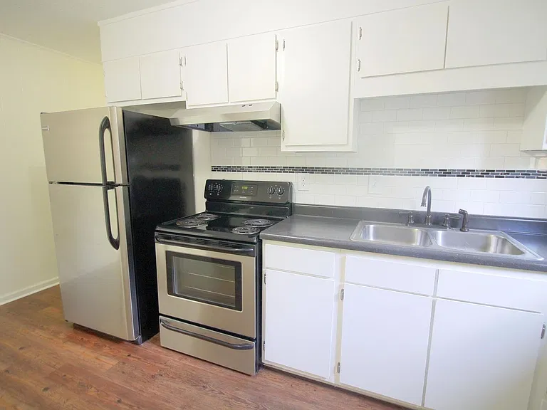 506 Gurley St — Photo 6
