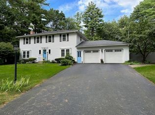 8 King Edward Dr, Londonderry, NH 03053
