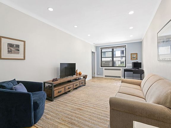 2nd image of 40 Prospect Park W APT 2H