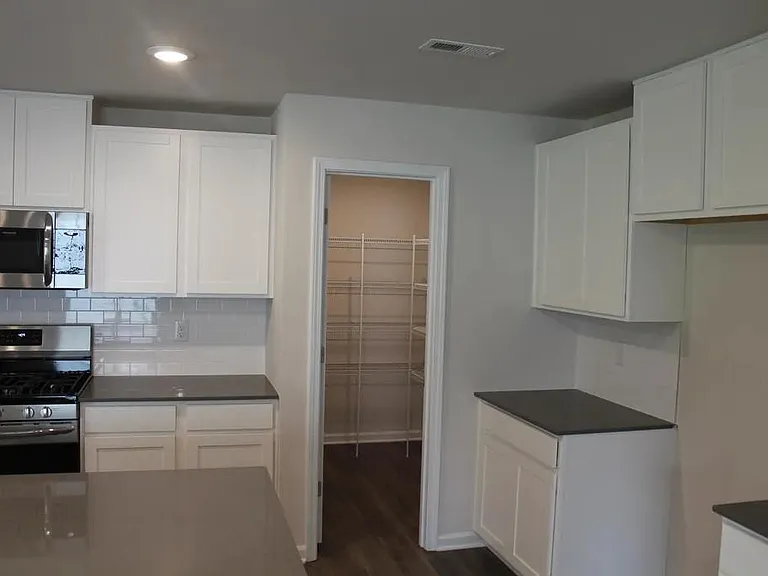 1537 Woodhouse Dr — Photo 7