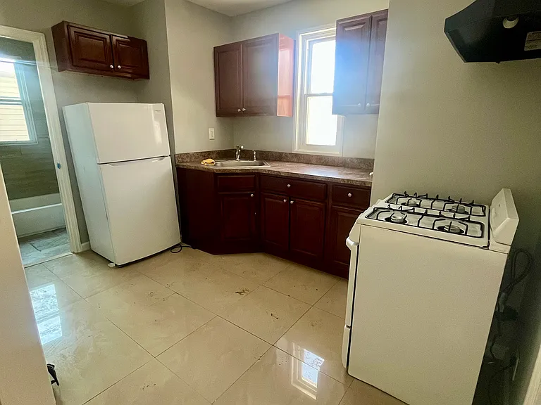 95 Alexander St #2 — Photo 6