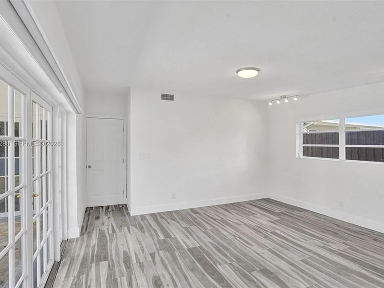 19260 NE 22nd Ave — Photo 12