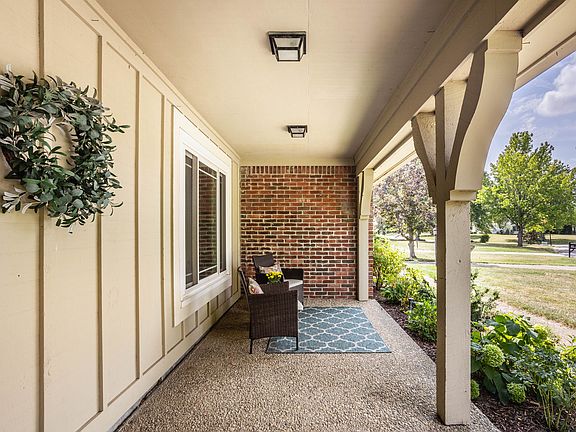 4th image of 245 Camden Dr
