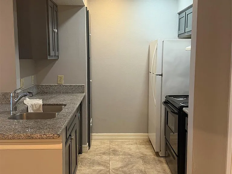 3919 Fairmont Pkwy #205 — Photo 2