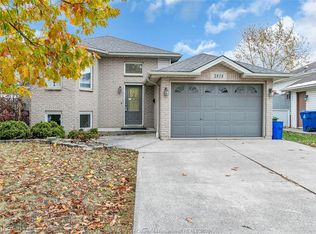 3818 Yellowood St, Windsor, ON N9E 4T3